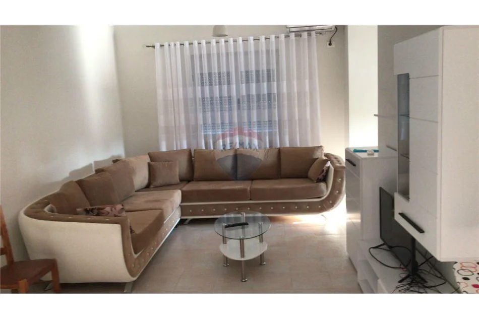 Vlore - Lungomare, shitet Vile ne plazh Vile 3 Katshe Kati 4, 738 m² 650.000 € (Rruga Reshat Osmani, Vlore)