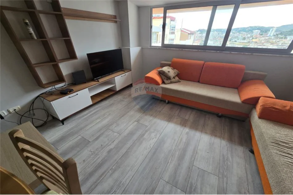Vlore, shitet apartament 1+1 Kati 8, 58 m² 95.000 € (Lungomare, Vlorë)