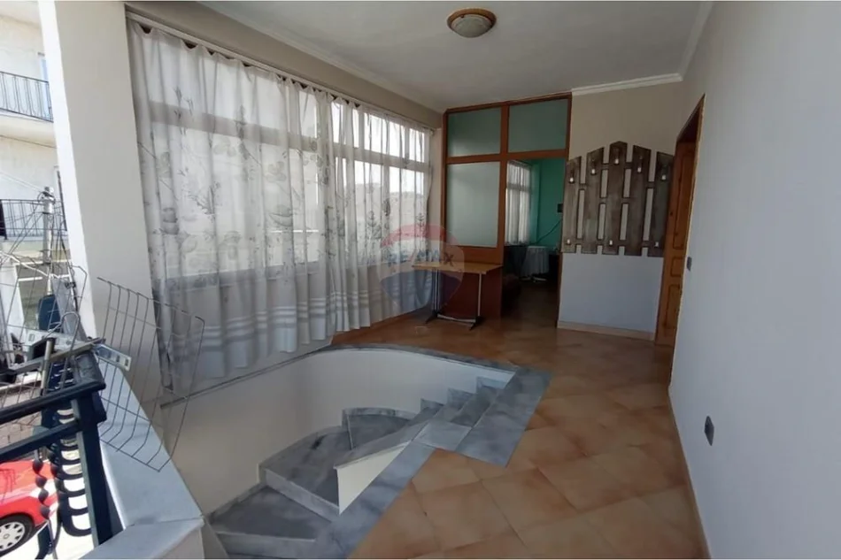 Tirane, shitet shtepi , 205 m² 300.000 € 