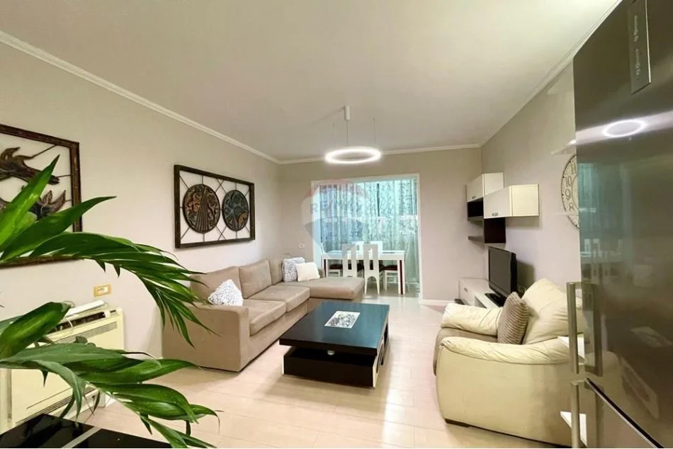 Tirane, jepet me qera 2+1 , 