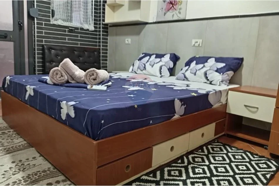 Tirane, jepet me qera apartament 1+1 , 55 m² 450 € (5 Maji)