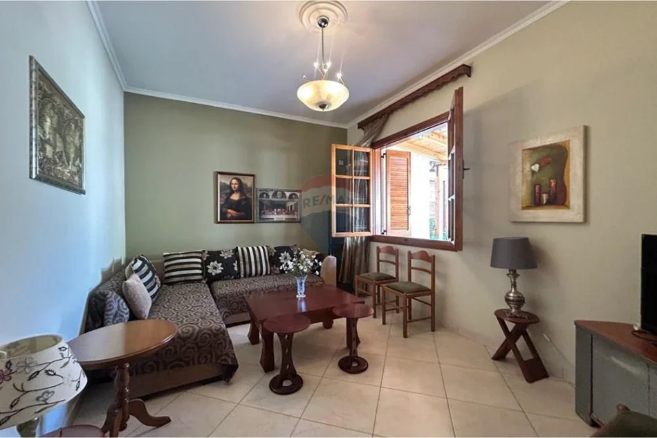 Vlore, jepet me qera shtepi 1+1 Kati 1, 64 m² 350 € (Rruga Pelivan Leskaj, Vlorë)