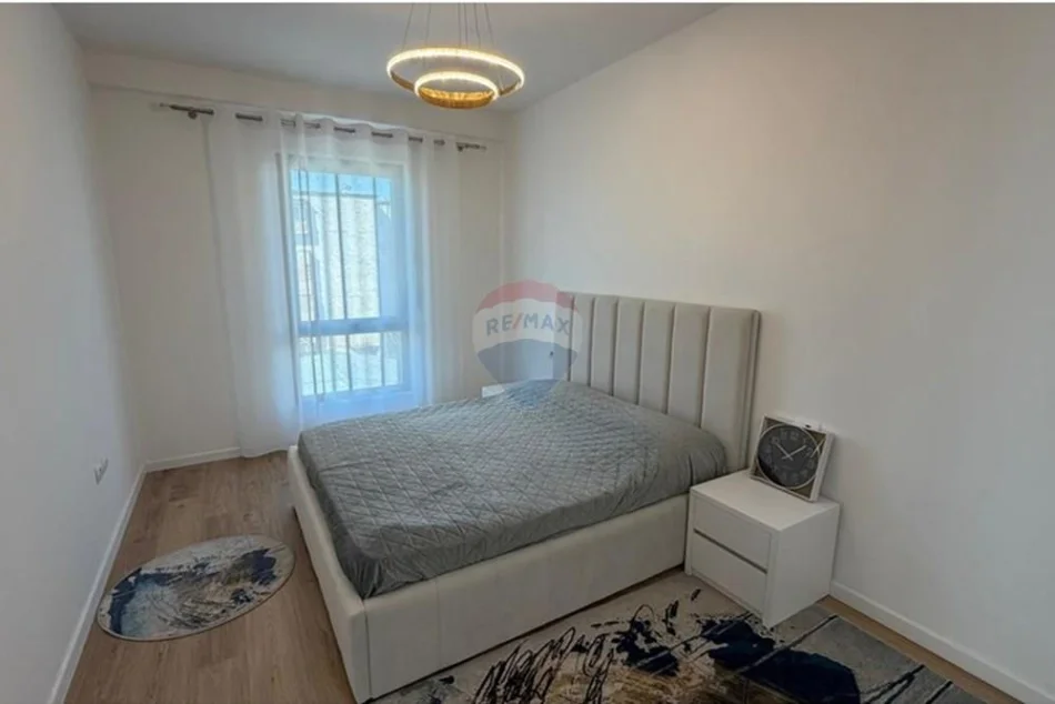 Tirane, jepet me qera apartament 2+1 , 105 m² 700 € (Porcelan)