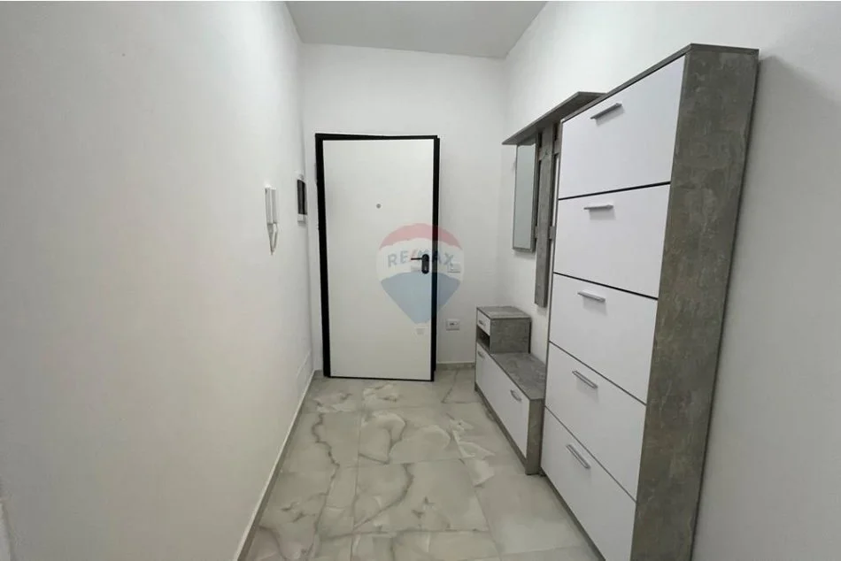 Tirane, jepet me qera apartament 2+1 , 105 m² 600 € (ish fusha e aviacionit)