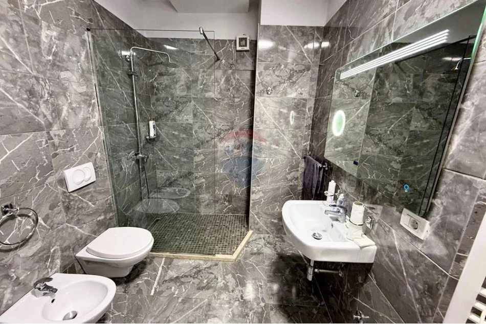 Tirane, jepet me qera apartament 1+1 Kati 3, 82 m² 650 € (Kodra e diellit)