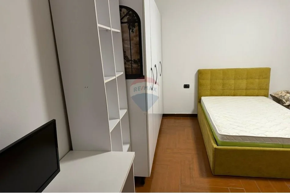 Tirane, jepet me qera apartament , 146 m² 1.060 € (Ish Ekspozita)