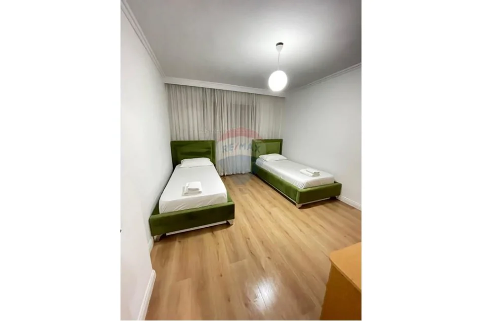 Tirane, jap me qera apartament 1+1+Ballkon Kati 5, 81 m² 600 € (Stacionit të Trenit, tek BKT)