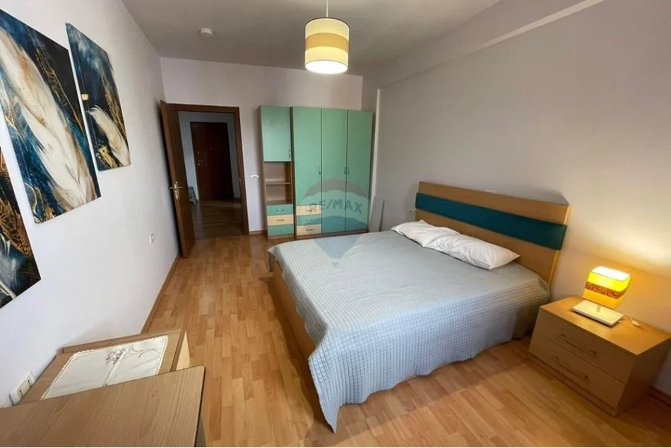 Tirane, jepet me qera apartament 2+1+Ballkon , 111 m² 800 € 