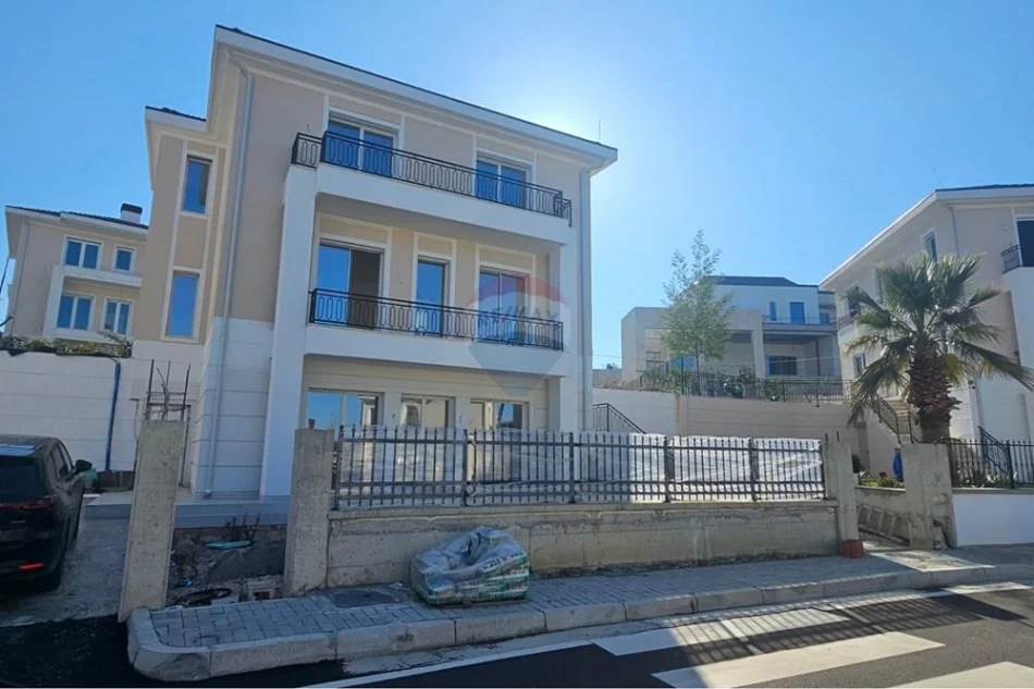 Tirane, shitet Vile , 713 m² 1.300.000 € 