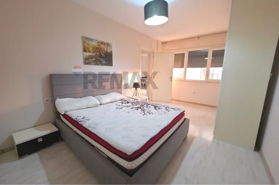 Shqiperi, jepet me qera apartament 1+1 , 75 m² 550 € (bulevardi bajram curri)