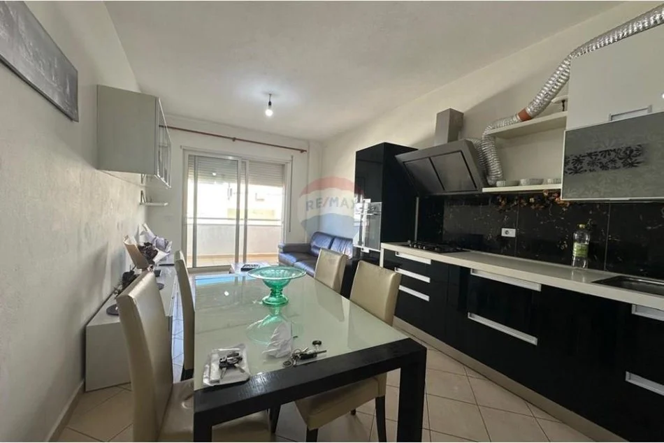 Tirane, jepet me qera apartament 2+1 Kati 4, 100 m² 400 € (Rruga Shefqet Kuka ID: 530571001-160)