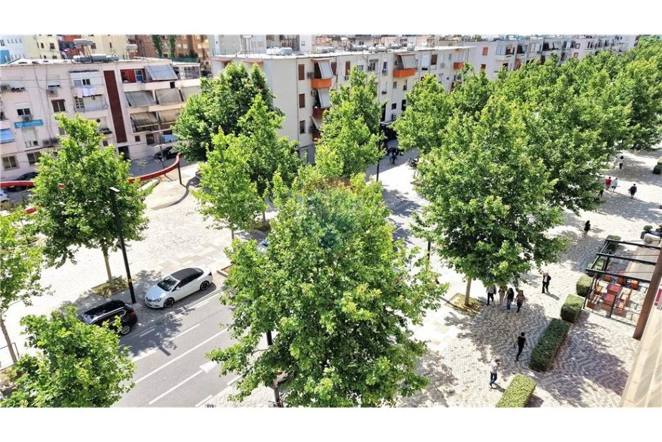 Vlore, shitet apartament 1+1 Kati 2, 135 m² (Mbi Supermarket Conad, Bulevardi Ismail Qemali, Vlorë)