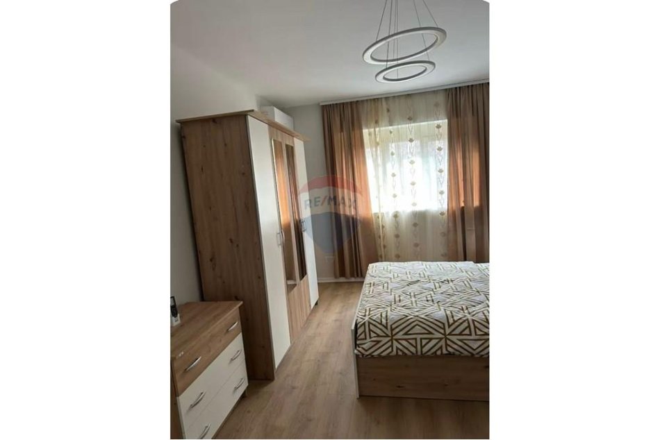 Tirane, jepet me qera apartament 1+1 , 70 m² 810 € (Sheshi Skënderbej)