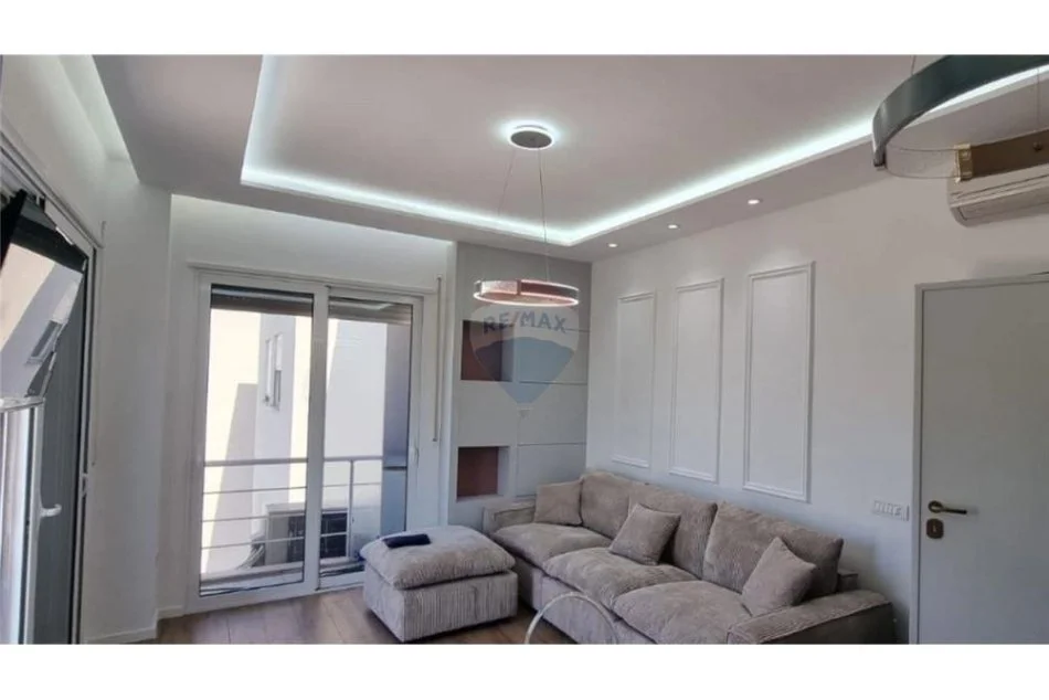 Radhime - Orikum, shitet 1+1 Kati 2, 180.000 € (Rruga Ali Demi, pranë Bashkisë, Vlorë)