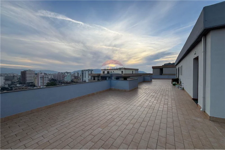 Vlore, shitet apartament+verande | Penthouse 2+1 Kati 10, 277 m² 190.000 € (Rruga Gjergj Kastrioti (Transballkanike), Vlorë)