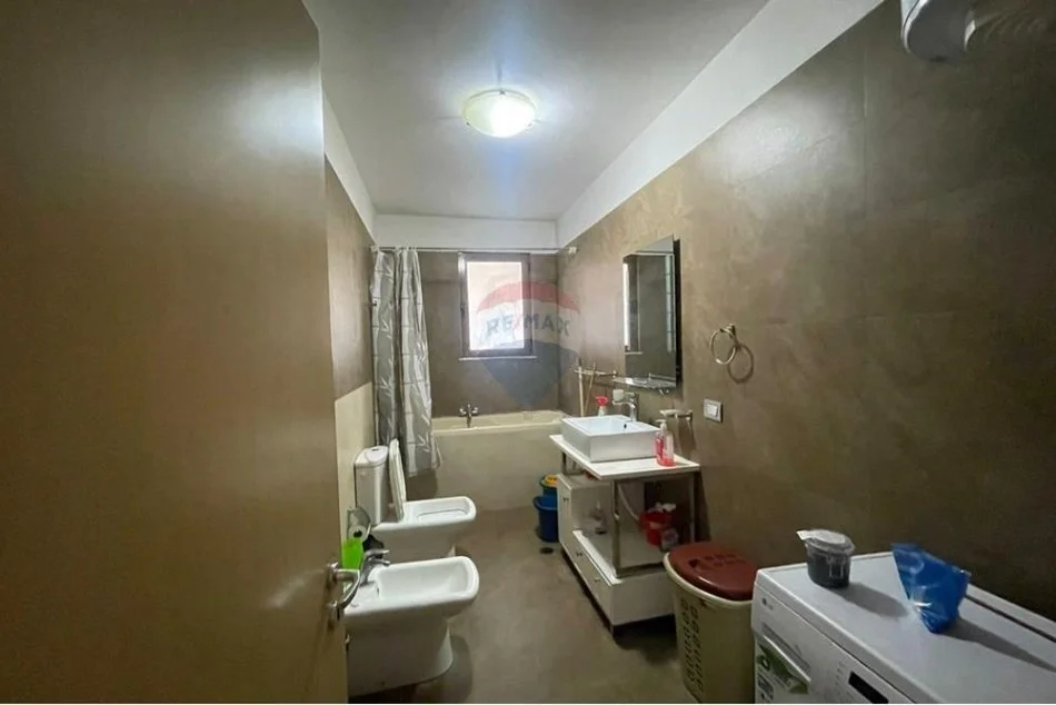 Tirane, jepet me qera apartament 2+1+Ballkon , 128 m² 700 € 