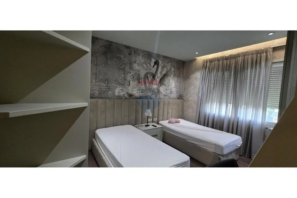 Tirane, jepet me qera apartament 2+1+Ballkon , 120 m² 1.000 € 