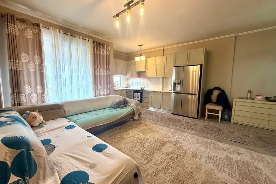 Tirane, shitet apartament , 101 m² 215.000 € 