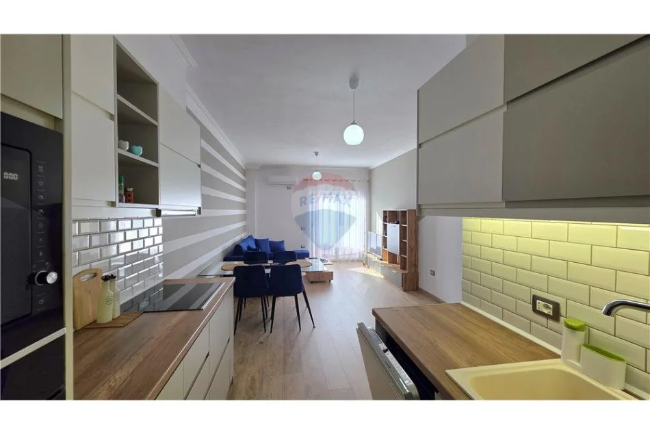 Vlore, shitet apartament 1+1 Kati 5, 74 m² 179.000 € (Rr. Dhimiter Konomi, Lungomare Vlore)