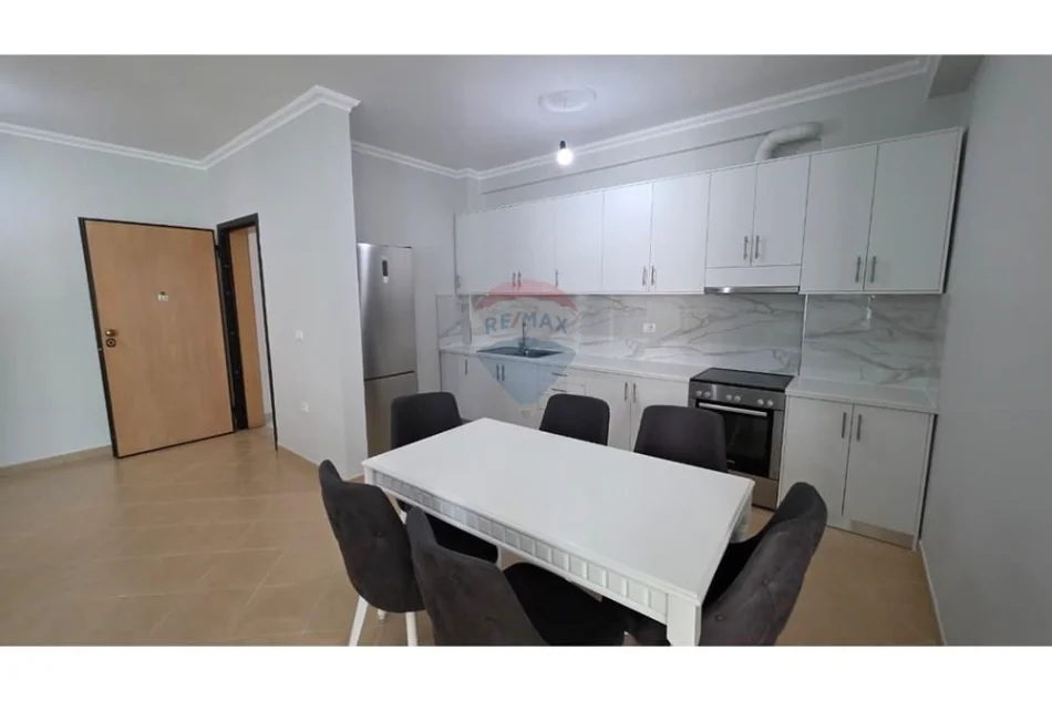 Vlore, jepet me qera apartament 2+1 Kati 6, 120 m² 450 € (Rruga Hasan Kushta, Albano Romina, Vlorë)