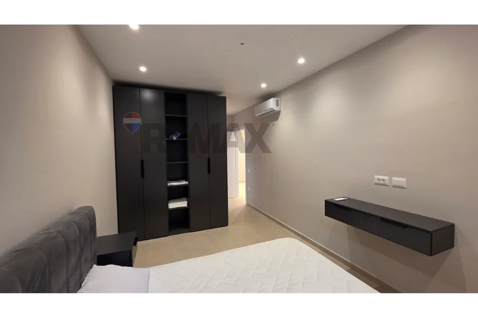 Vlore - Lungomare, shitet apartament 2+1+Ballkon , 102 m² 390.000 € (Rruga Aleksander Moisiu, Vlore)