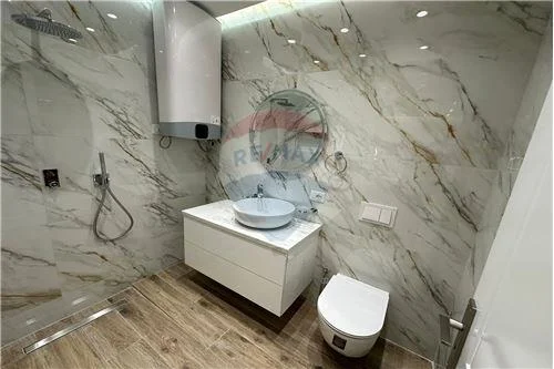 Tirane, jepet me qera apartament 2+1 , 115 m² 1.000 € (Komuna e Parisit - Kompleksi Dinamo, Shqipëri)