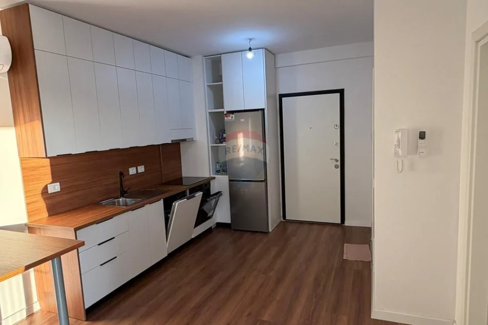 Tirane, jepet me qera apartament 1+1+Ballkon Kati 8, 75 m² 400 € (Univers City)