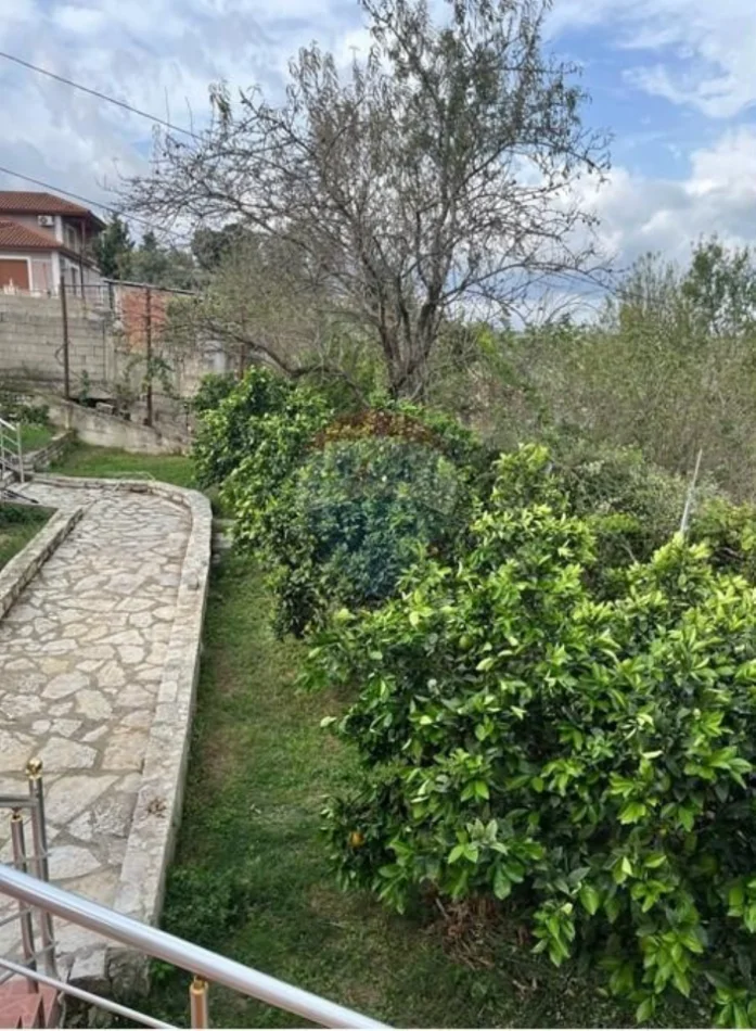 Vlore, shitet shtepi 2+1 Kati 1, 300 m² 120.000 € (Sherishte, Vlore)