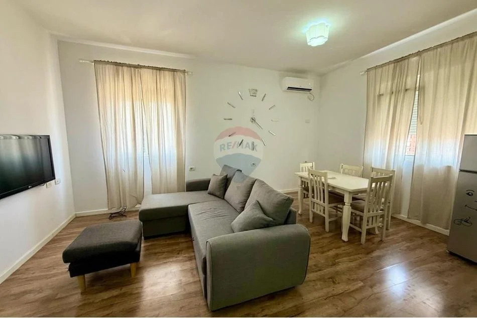 Tirane, jepet me qera apartament 1+1 , 65 m² 450 € (Rruga Ferit Xhajko, Siri Kodra, Tiranë)