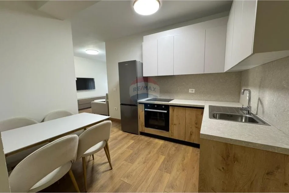 Tirane, jepet me qera apartament 1+1 Kati 2, 50 m² 650 € (Don Bosco)