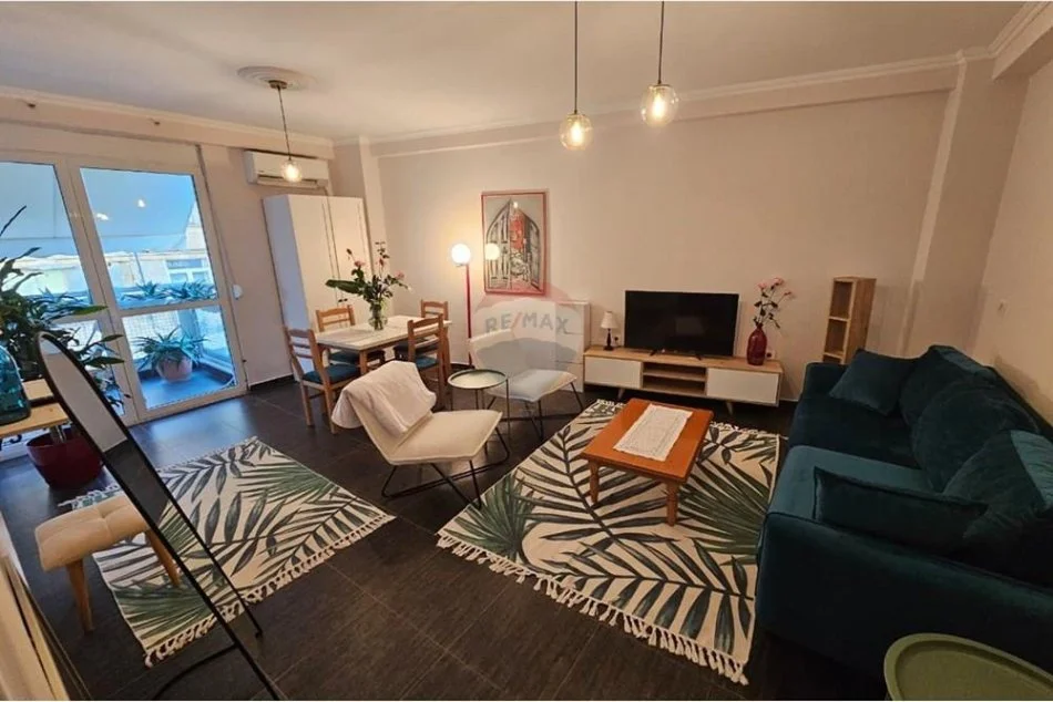 Tirane, jepet me qera apartament 2+1 , 90 m² 950 € (Rruga e Barrikadave,)