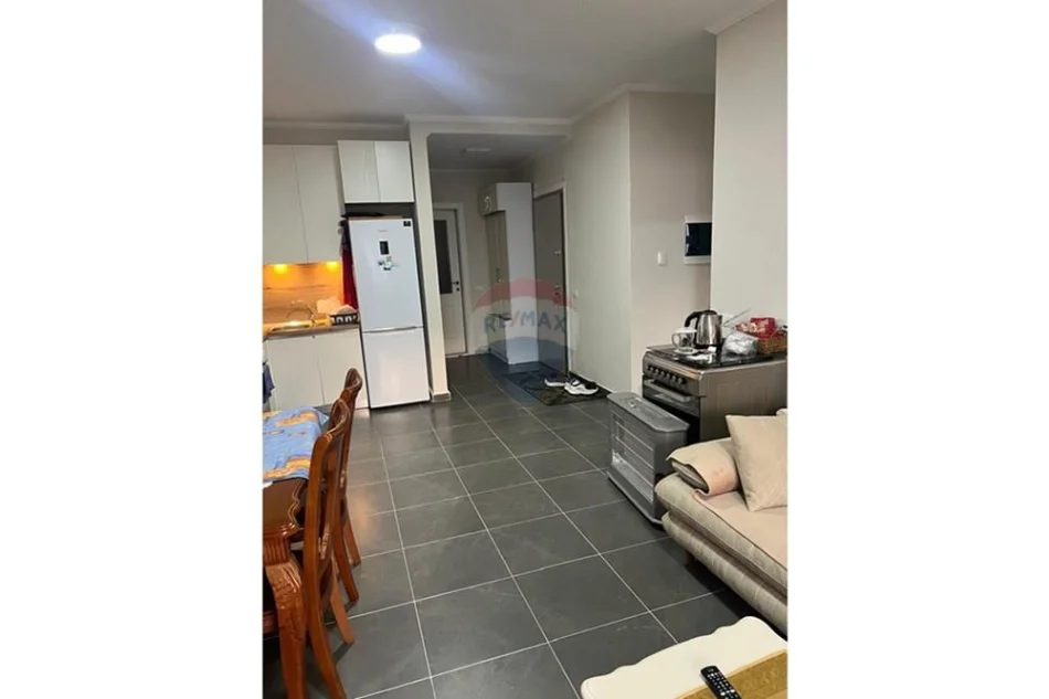Vlore, jepet me qera apartament 2+1 Kati 3, 100 m² 450 € (Rruga pelivan leskaj, Vlore)