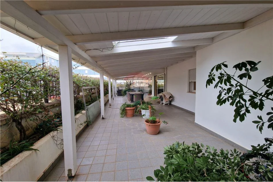Vlore - Lungomare, shitet apartament 2+1 Kati 0, 185 m² 290.000 € (Rruga Stefan Pano, Uji i Ftohte, Vlore)
