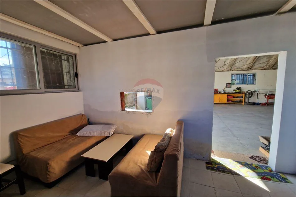 Vlore, jepet me qera magazine Kati 0, 532 m² 1.000 € (Babice, Vlore)
