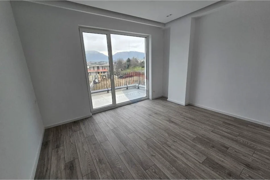 Tirane, jepet me qera Vile , 281 m² 4.500 € 