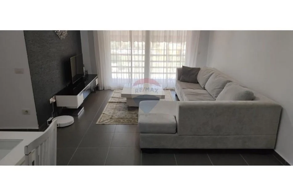 Tirane, jepet me qera apartament 2+1+Ballkon , 100 m² 600 € 