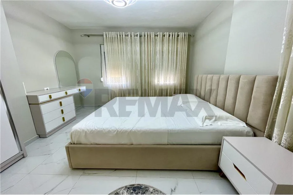 Tirane, jepet me qera apartament 2+1+Aneks+Ballkon Kati 6, 110 m² 750 € (Mine Peza)