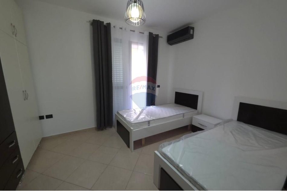 Tirane, jepet me qera apartament 2+1 Kati 3, 97 m² 500 € (Pallatet Cabej)