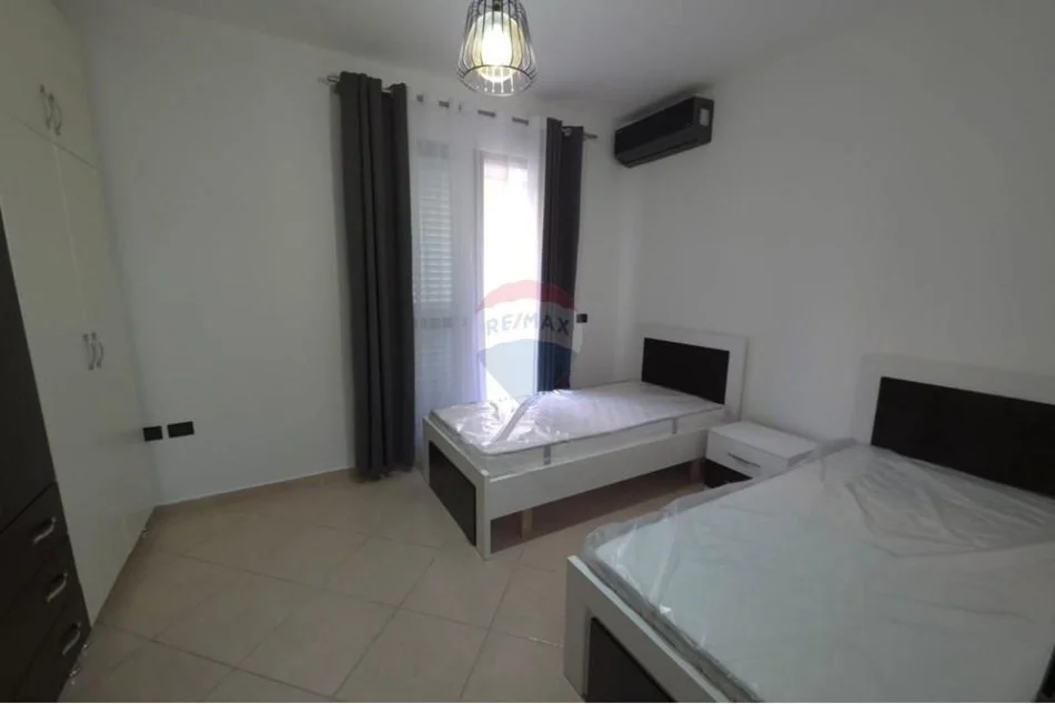 Tirane, jepet me qera apartament 2+1+Ballkon , 98 m² 500 € 