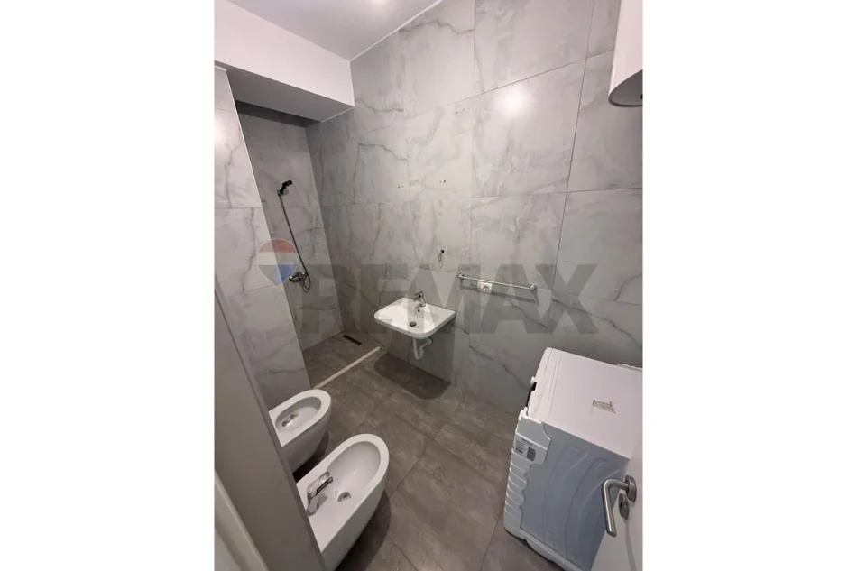Tirane, jepet me qera apartament 1+1+Ballkon Kati 3, 56 m² 400 € (Kompleksi Mangalem)