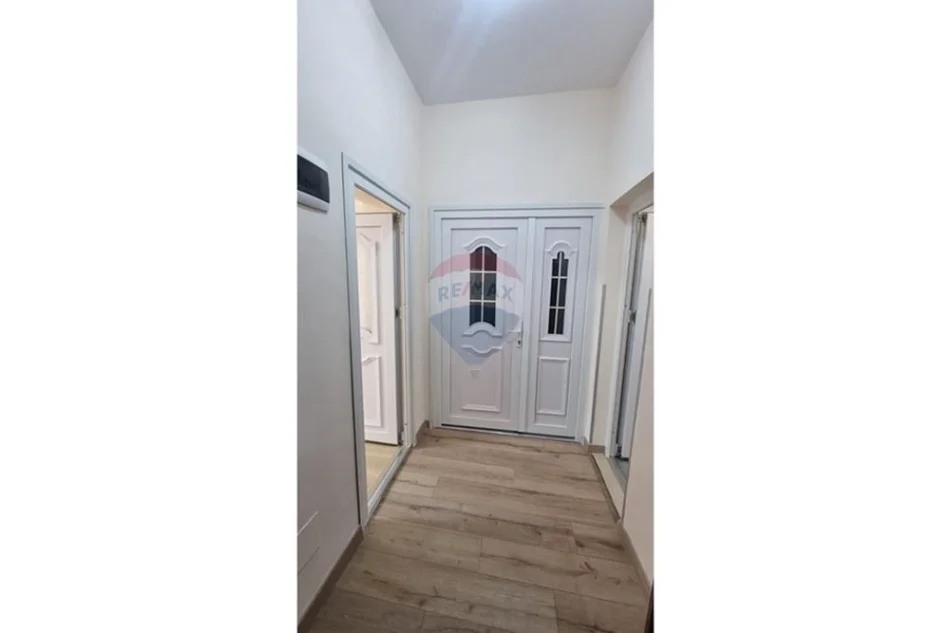 Tirane, jap me qera apartament 1+1 Kati 2, 700 € 
