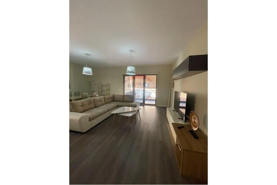 Tirane, jepet me qera apartament 2+1+Ballkon , 125 m² 1.150 € 