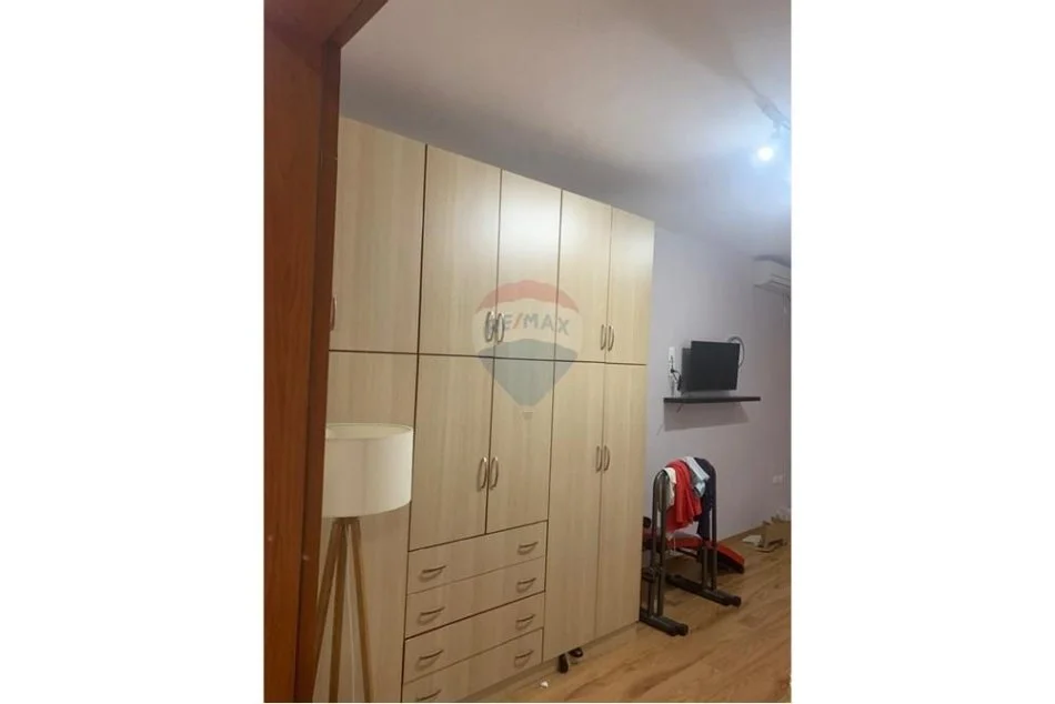 Tirane, jepet me qera apartament 2+1 , 115 m² 550 € 