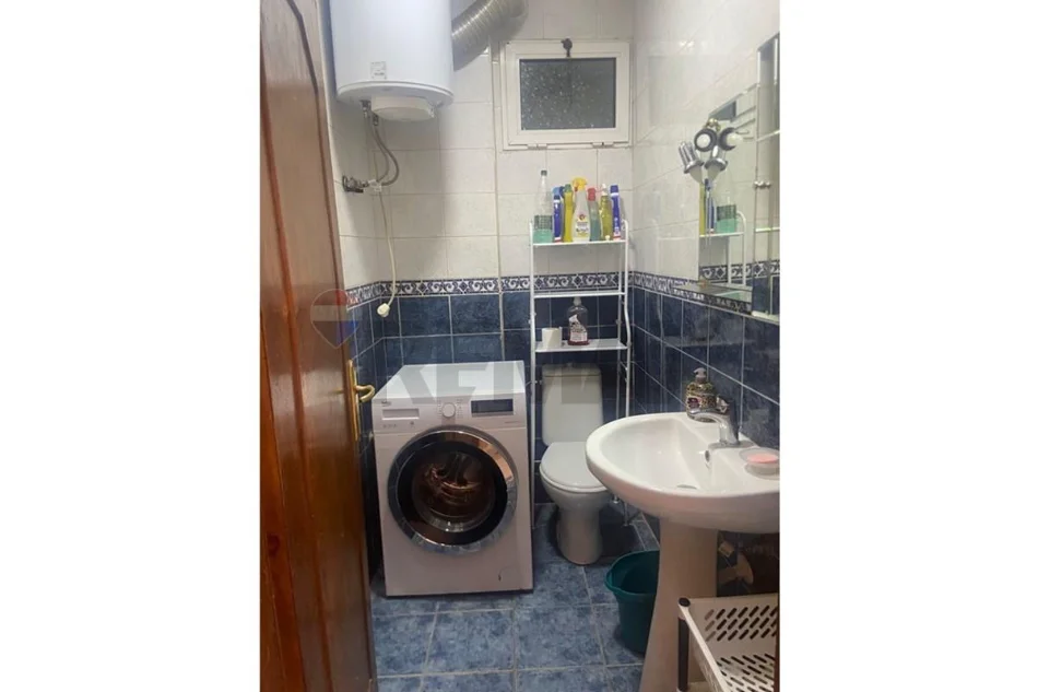 Tirane, jepet me qera apartament , 130 m² 730 € 