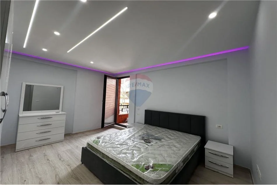 Tirane, jepet me qera apartament 2+1+Ballkon , 90 m² 600 € 