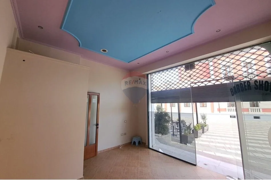 Vlore, shitet dyqan Kati 0, 18 m² 36.000 € (Rruga Ali Demi, Vlorë)