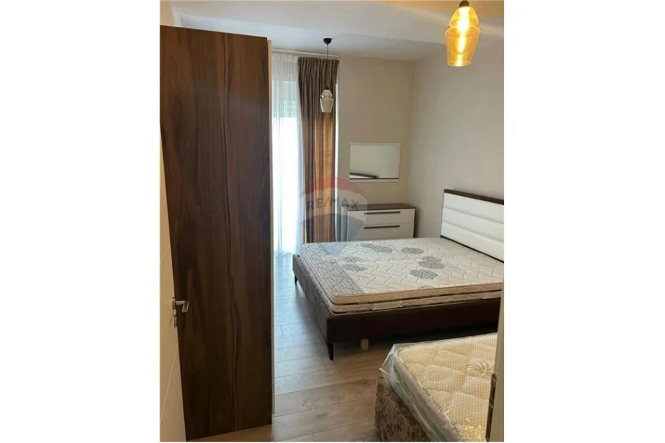 Shqiperi, jepet me qera apartament 1+1 , 85 m² 550 € (RRUGA SITKI CICO)