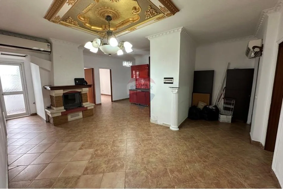 Tirane, jepet me qera zyre Kati 3, 150 m² 1.200 € (ish Ekspozita)