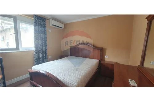 Tirane, jepet me qera apartament 1+1 , 50 m² 450 € (Libri Universitar, Shqipëri)