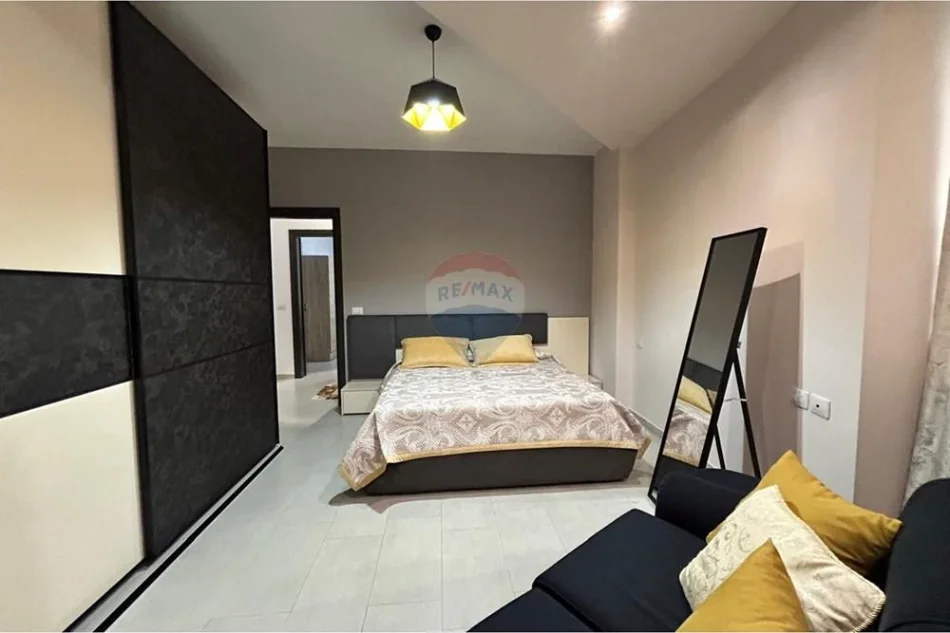 Vlore - Lungomare, jepet me qera apartament Kati 2, 120 m² 600 € (Rruga Cameria, Lungomare, Vlore)